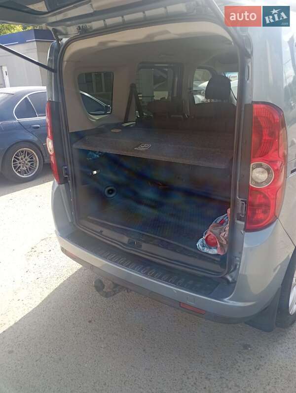 Минивэн Opel Combo 2011 в Черновцах