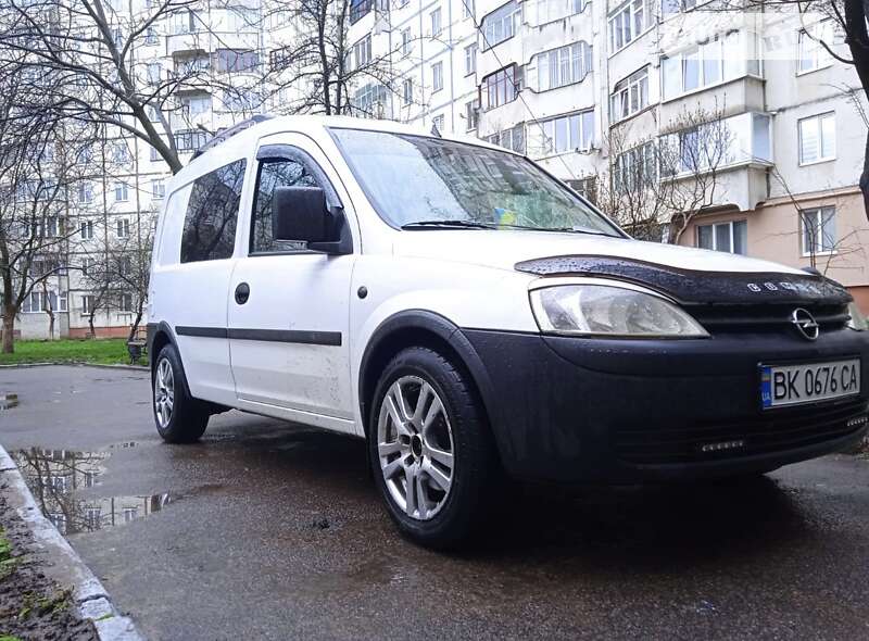 Вантажний фургон Opel Combo 2005 в Рівному фото 3 Вантажний фургон Opel Combo 2005 в Рівному