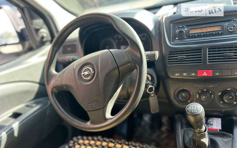 Вантажний фургон Opel Combo 2013 в Чернівцях