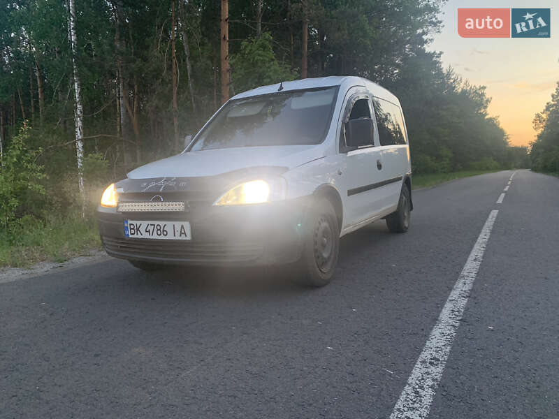 Минивэн Opel Combo 2006 в 