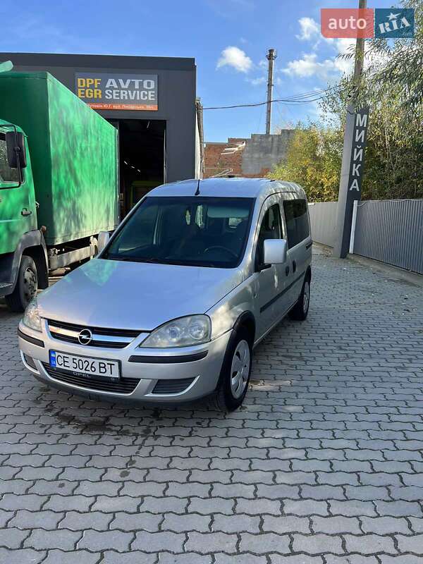 Минивэн Opel Combo 2010 в Долине