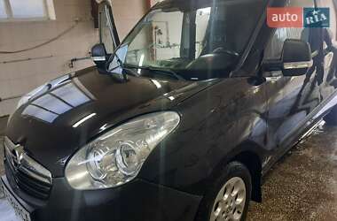 Вантажопасажирський фургон Opel Combo 2015 в Чернівцях