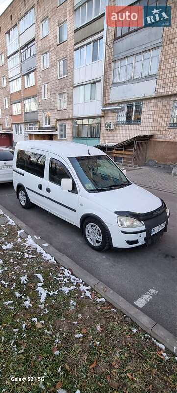 Мінівен Opel Combo 2005 в Луцьку