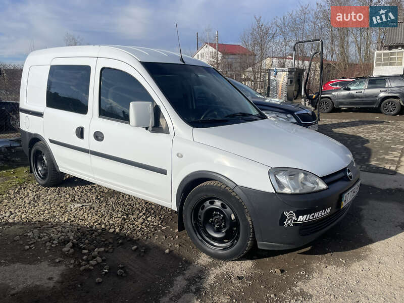 Мінівен Opel Combo 2009 в Брошневі-Облозі