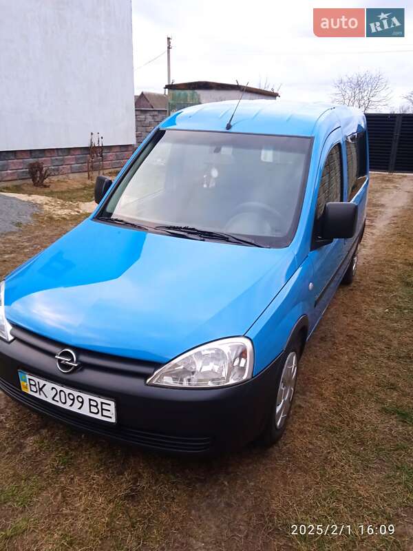 Минивэн Opel Combo 2003 в Березному