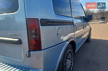 Минивэн Opel Combo 2005 в 