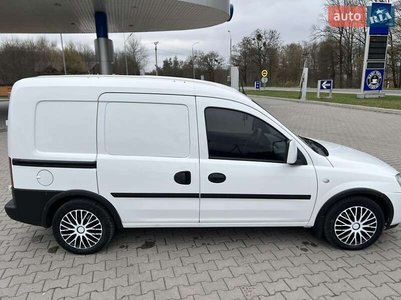 Грузовой фургон Opel Combo 2007 в Красилове