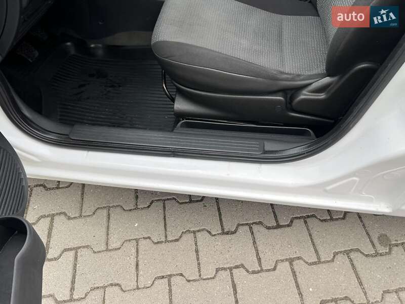 Грузовой фургон Opel Combo 2007 в Красилове