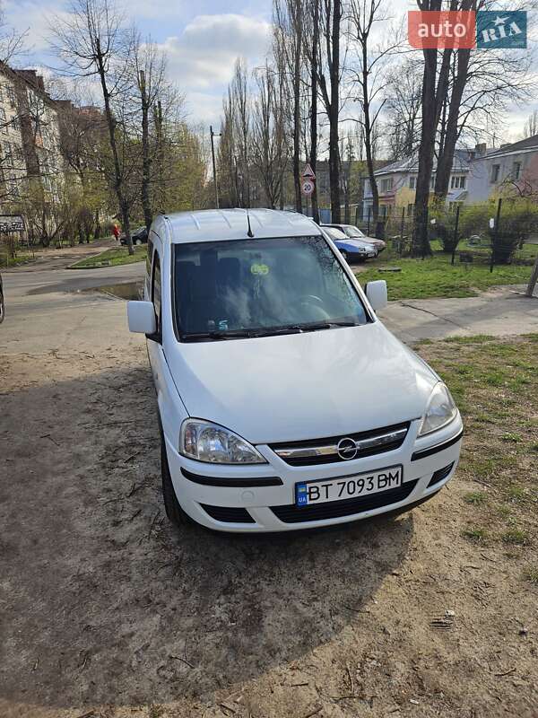 Минивэн Opel Combo 2011 в 