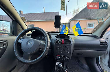 Минивэн Opel Combo 2004 в 