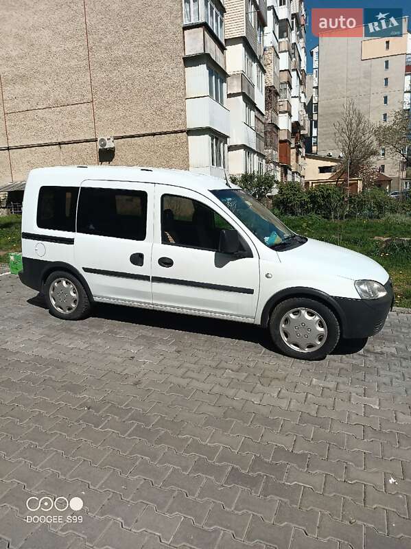 Минивэн Opel Combo 2008 в Черновцах