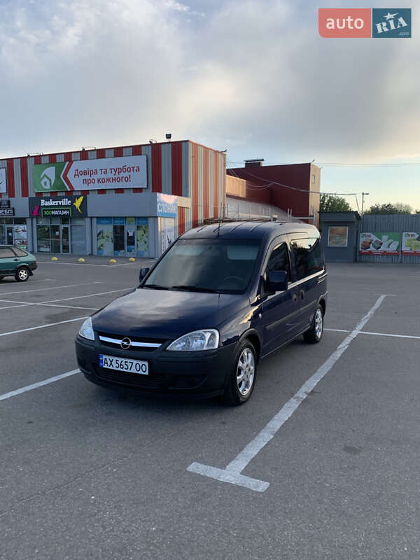 Минивэн Opel Combo 2010 в 
