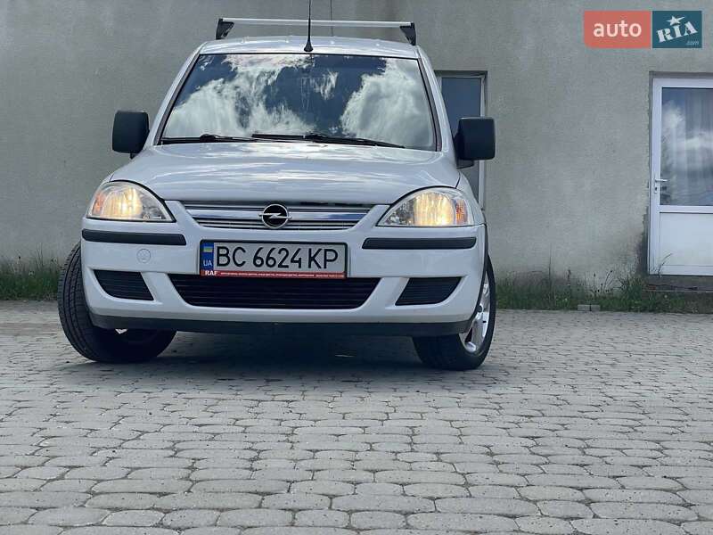 Минивэн Opel Combo 2011 в Дрогобыче