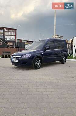 Минивэн Opel Combo 2004 в 