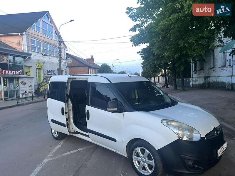 Мінівен Opel Combo 2013 в Житомирі