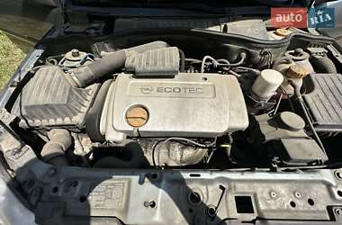 Минивэн Opel Combo 2010 в 