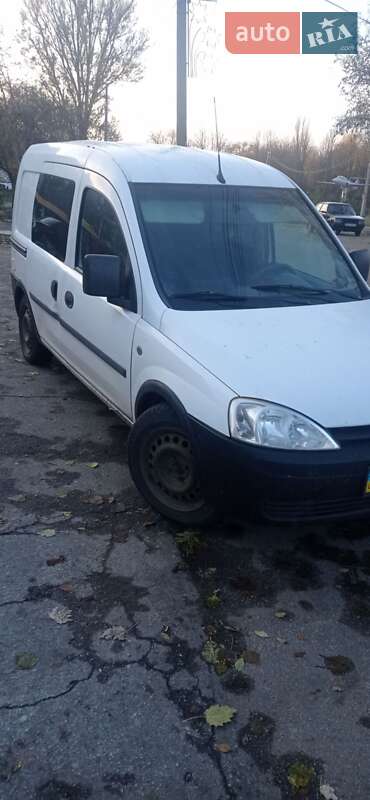 Минивэн Opel Combo 2005 в Ахтырке