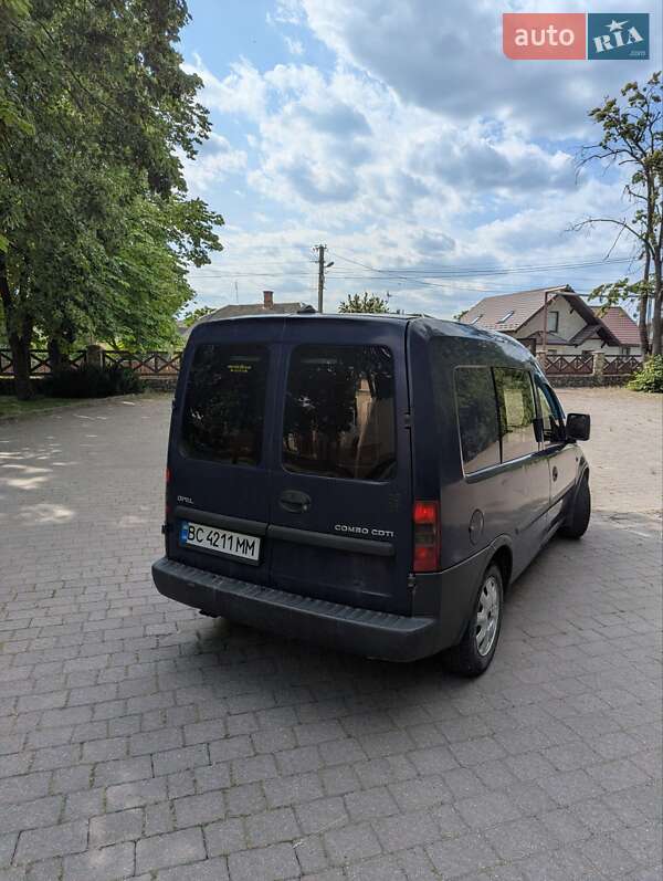 Мінівен Opel Combo 2006 в Брошневі-Облозі