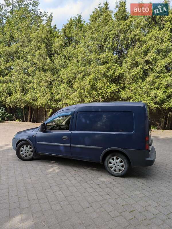 Мінівен Opel Combo 2006 в Брошневі-Облозі