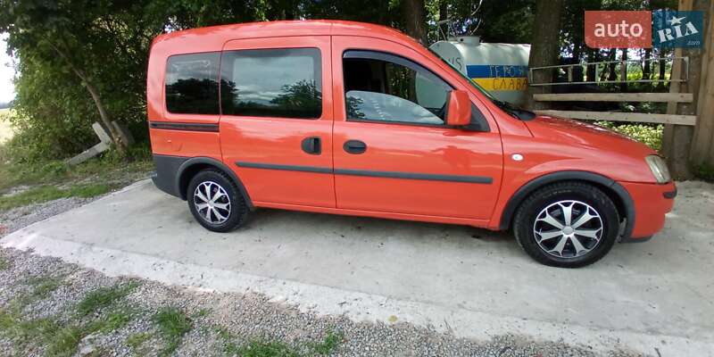 Мінівен Opel Combo 2005 в Пулинах