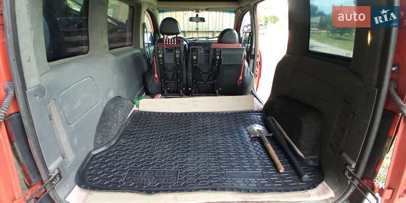 Мінівен Opel Combo 2005 в Пулинах