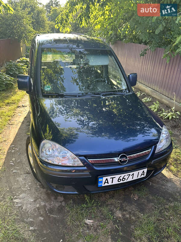 Минивэн Opel Combo 2011 в Ивано-Франковске