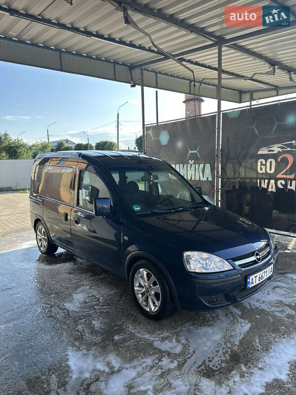 Минивэн Opel Combo 2011 в Ивано-Франковске