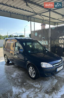 Минивэн Opel Combo 2011 в 