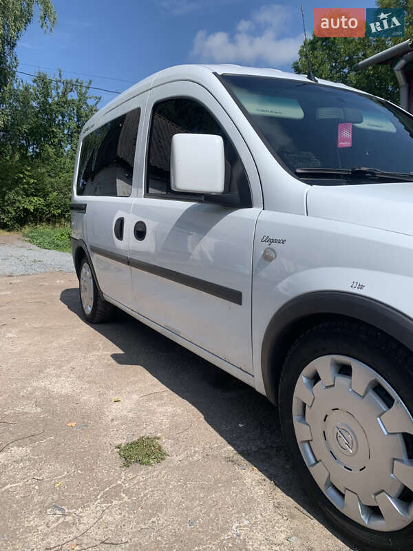 Минивэн Opel Combo 2009 в Звягеле