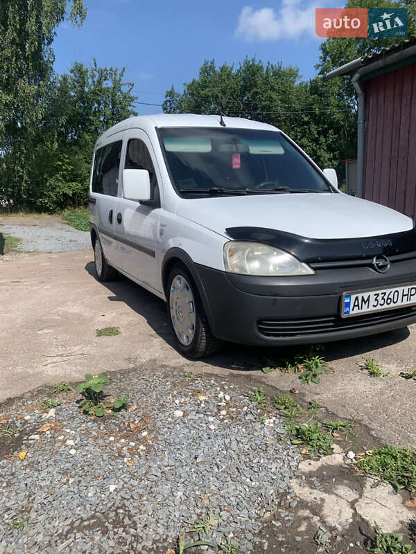 Минивэн Opel Combo 2009 в Звягеле