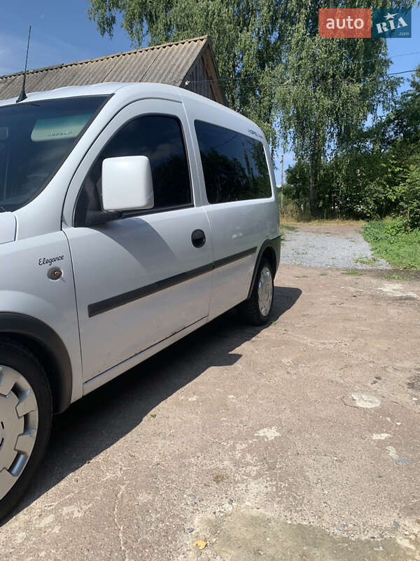 Минивэн Opel Combo 2009 в Звягеле