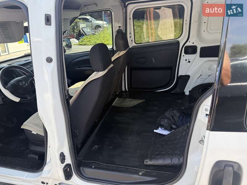 Грузовой фургон Opel Combo 2014 в Черновцах