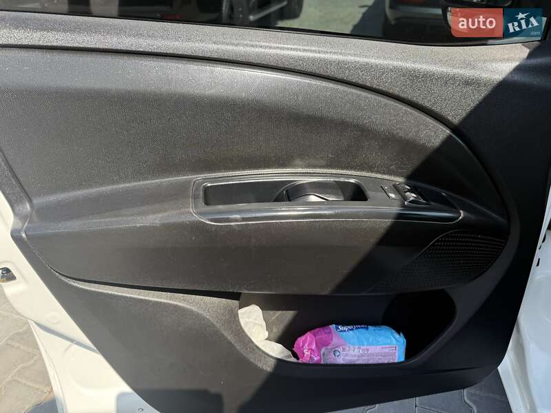 Грузовой фургон Opel Combo 2014 в Черновцах