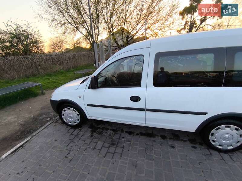 Минивэн Opel Combo 2006 в Владимире
