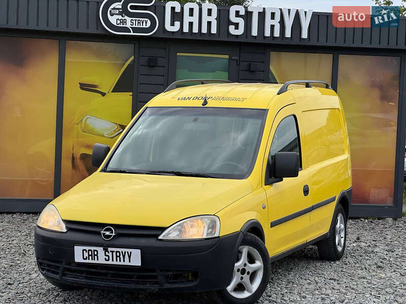 Грузовой фургон Opel Combo 2004 в Стрые