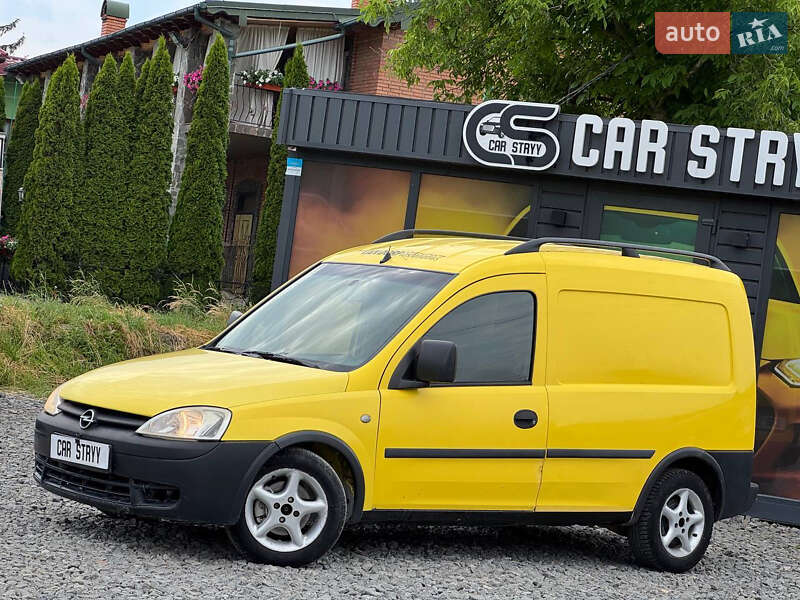 Грузовой фургон Opel Combo 2004 в Стрые