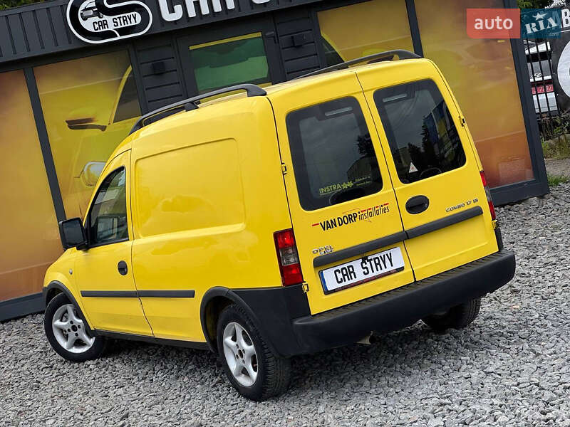 Грузовой фургон Opel Combo 2004 в Стрые
