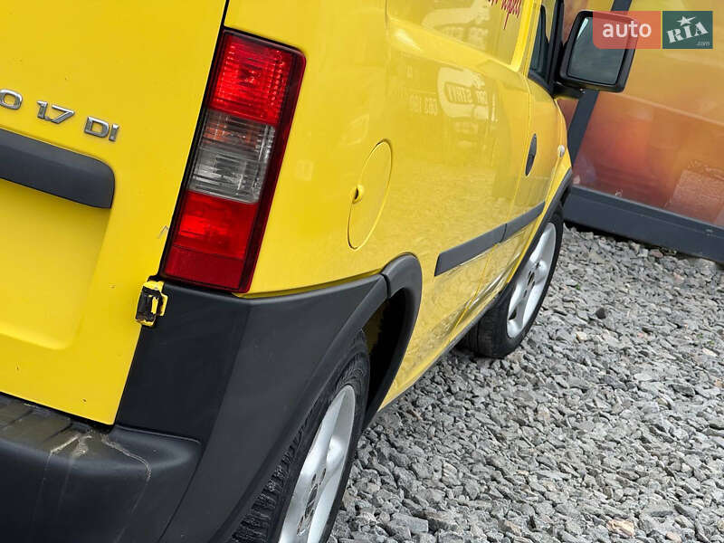 Грузовой фургон Opel Combo 2004 в Стрые
