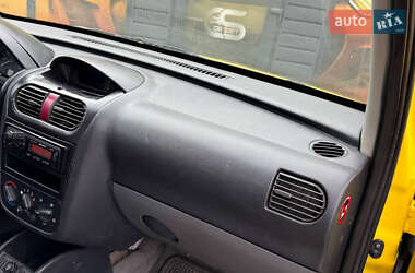 Грузовой фургон Opel Combo 2004 в Стрые