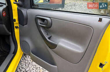Грузовой фургон Opel Combo 2004 в Стрые