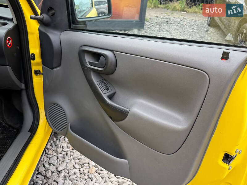 Грузовой фургон Opel Combo 2004 в Стрые
