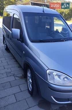 Минивэн Opel Combo 2009 в Делятине