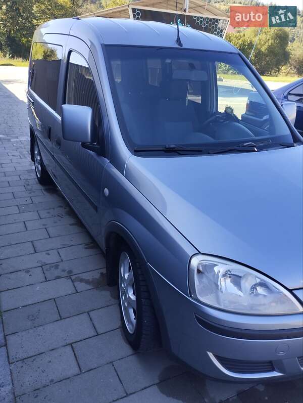Минивэн Opel Combo 2009 в Делятине