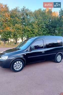 Минивэн Opel Combo 2005 в 