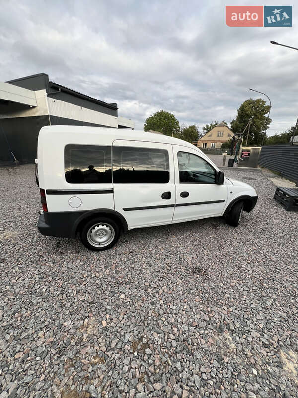 Минивэн Opel Combo 2004 в 