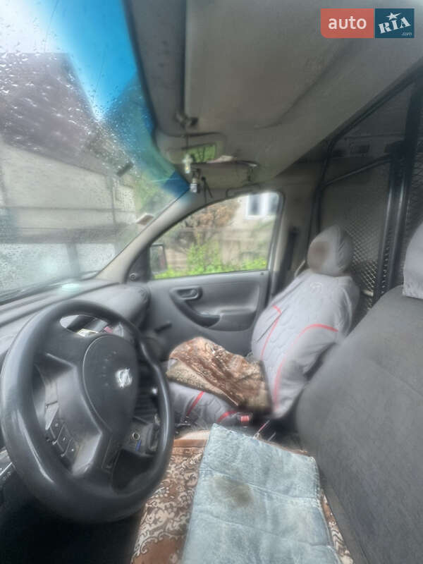 Грузовой фургон Opel Combo 2001 в Буштыне