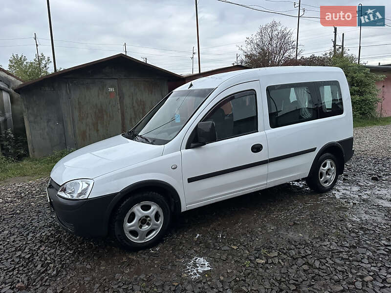 Минивэн Opel Combo 2004 в Стрые