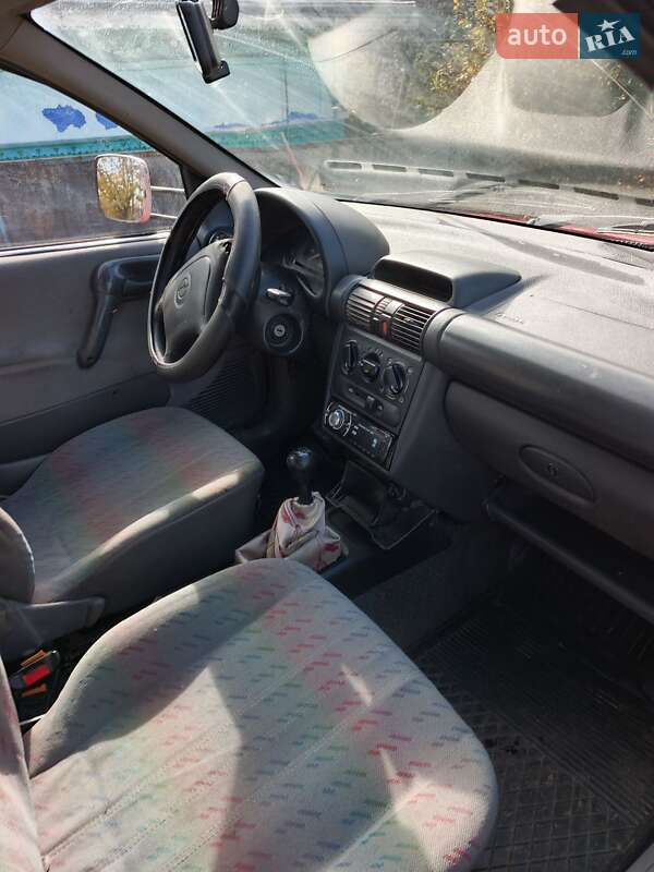 Грузовой фургон Opel Combo 1996 в Косове