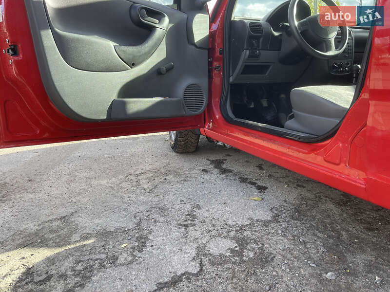 Минивэн Opel Combo 2005 в Остроге