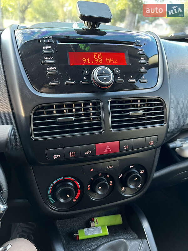 Грузовой фургон Opel Combo 2012 в Борисполе